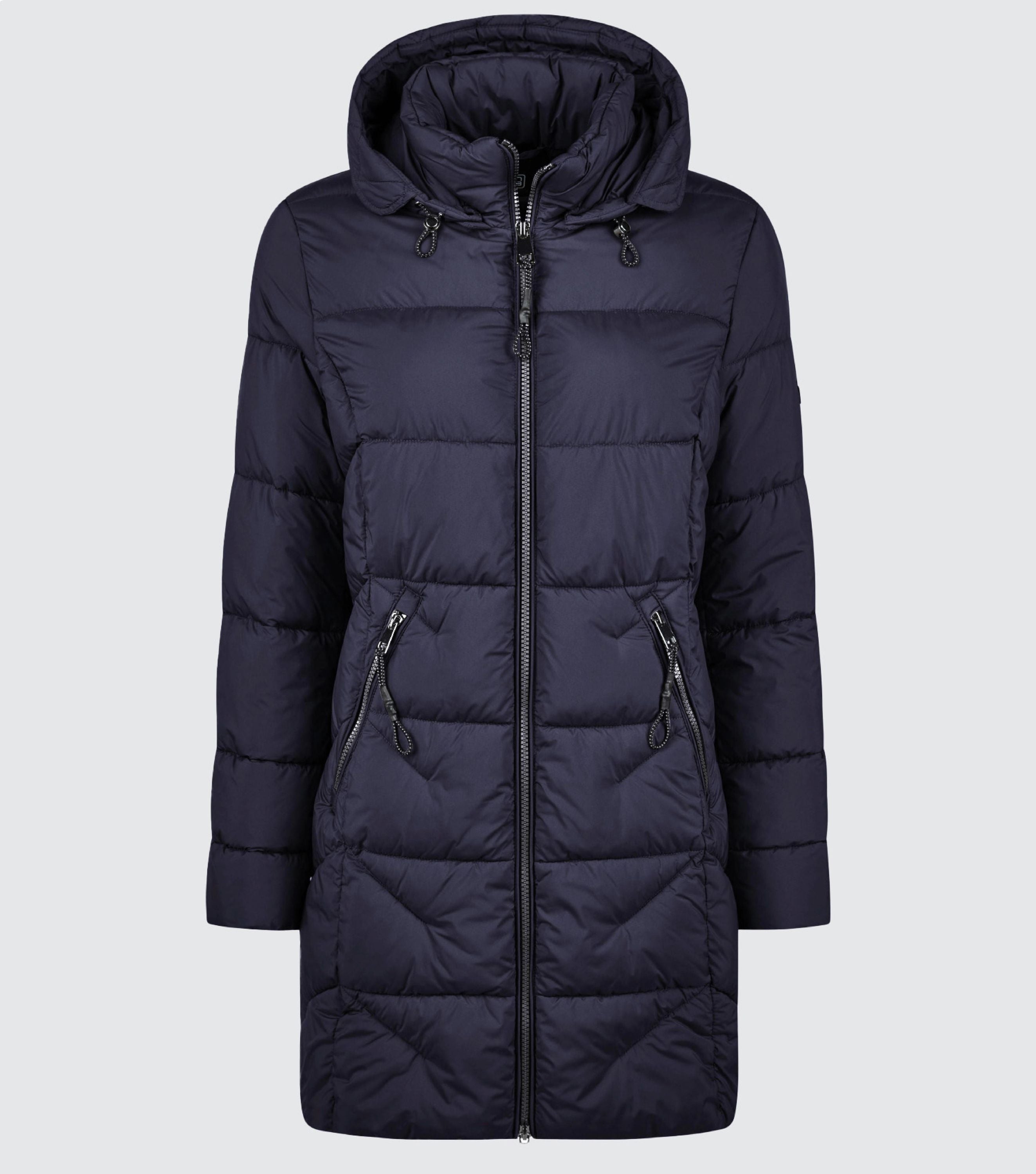 Freisteller einer dunkelblauen Winterjacke gesteppt vor grauem Hintergrund